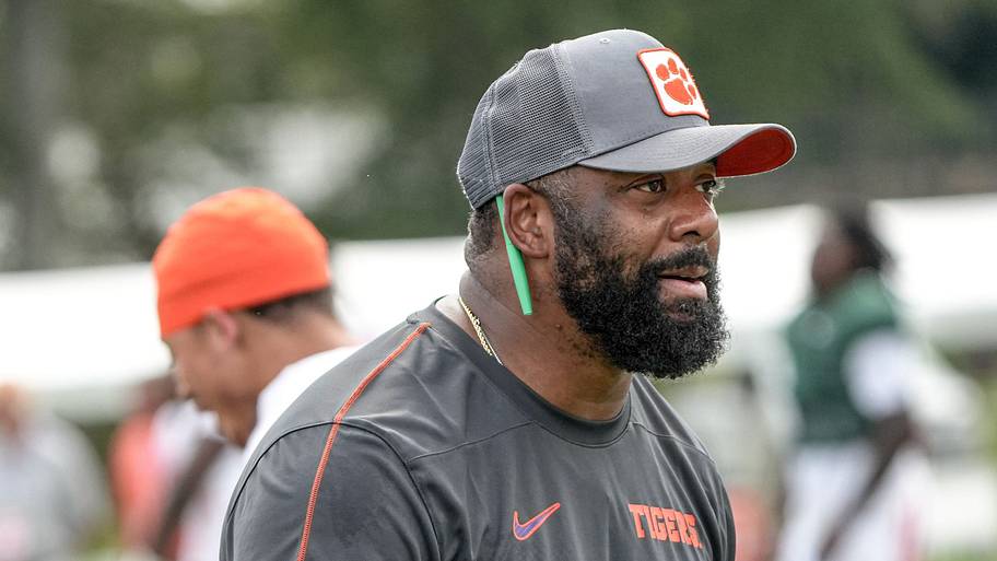 Four-star 2028 QB includes Clemson in top six schools