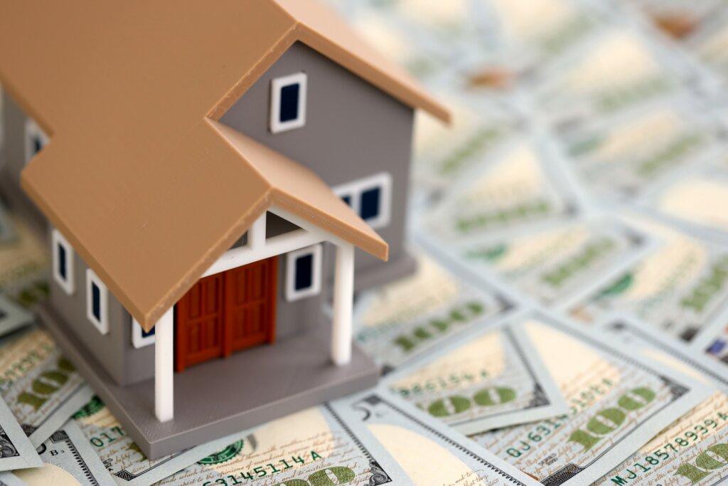 Unaffordable Housing Prices Push Desperate Americans to Buy Homes From China