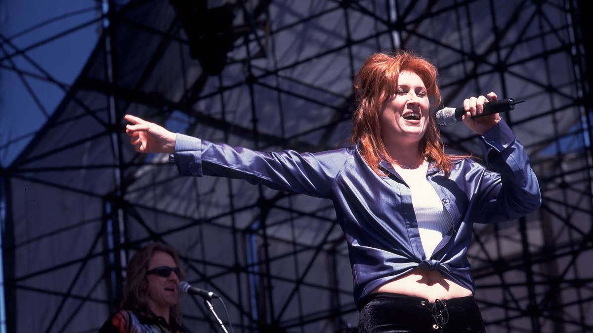 Jo Dee Messina celebrates her iconic breakup anthem and fans react fondly