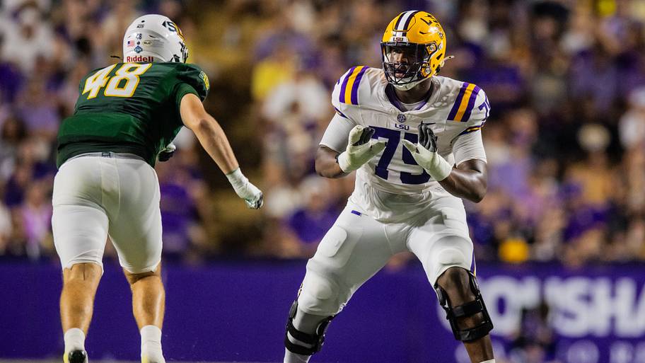 Weston Davis prepares to block against Southeastern in 2025