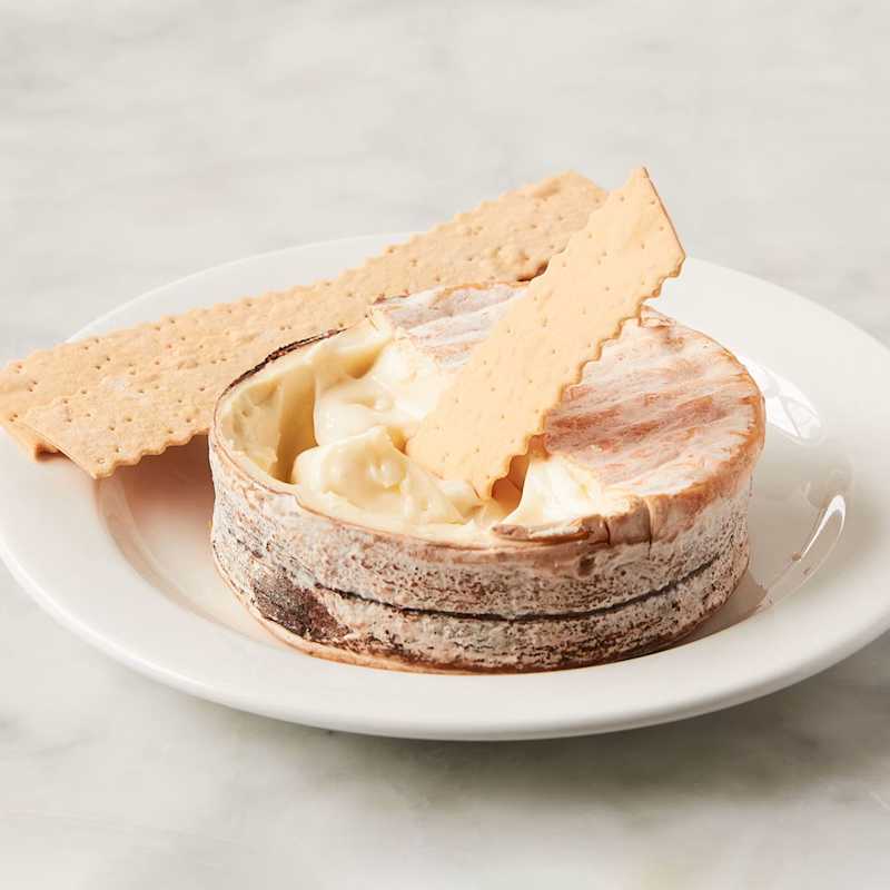 Winnimere cheese round with crackers
