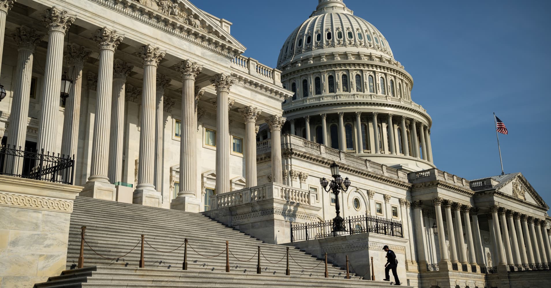 Senate crypto bill would ban federal officials — including presidents — from issuing digital assets