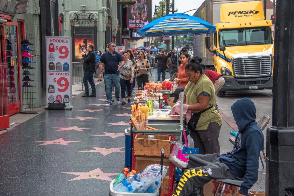 hollywood-boulevard-east-west-street-135199831