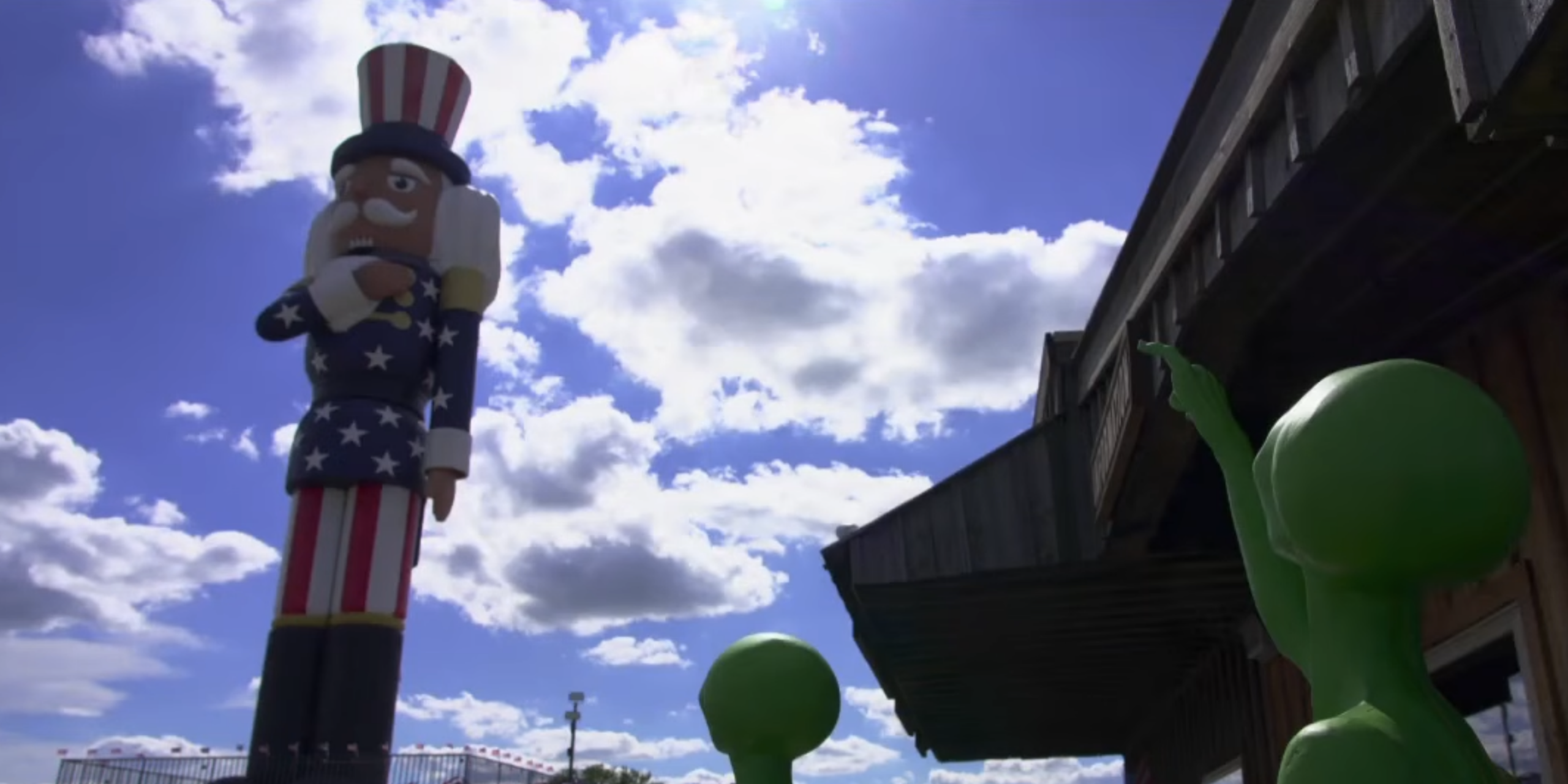 Minnesota town 'erects' world's tallest nutcracker