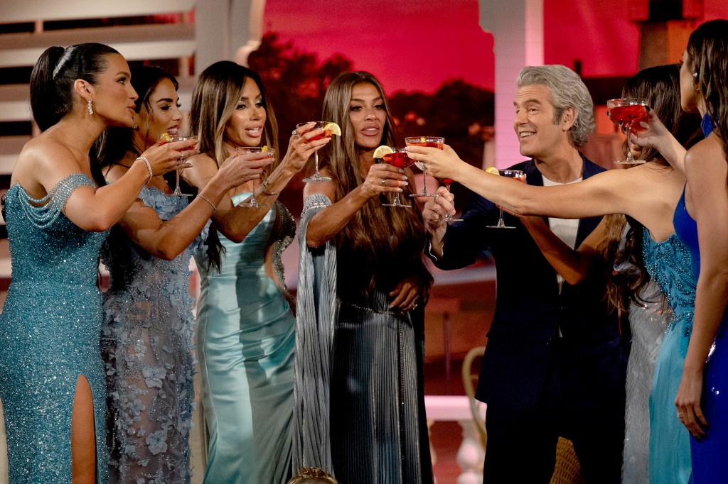 Ashley Iaconetti, Rosie DiMare, Rulla Nehme Pontarelli, Liz McGraw, and Andy Cohen toasting with cocktails during
