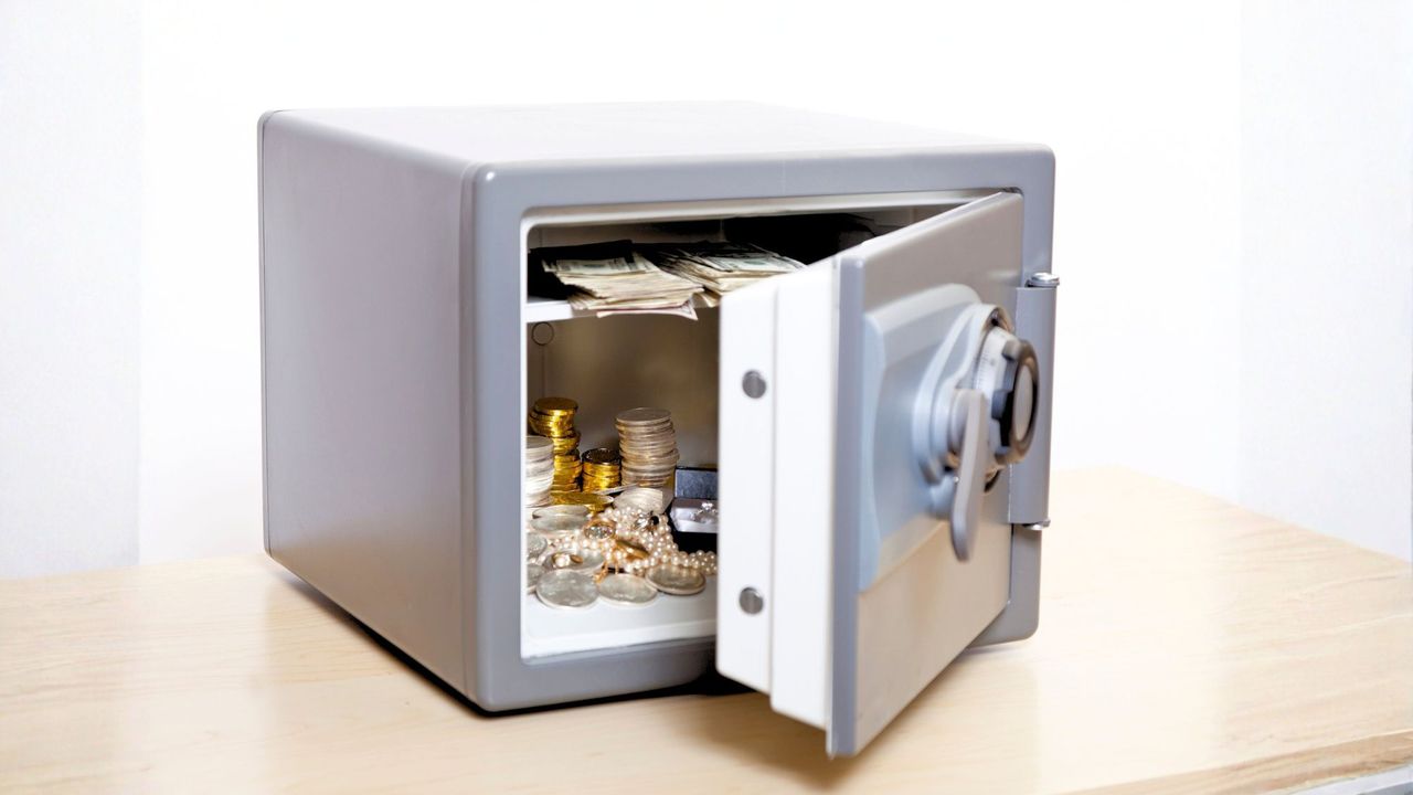 9 things you should keep in a home safe