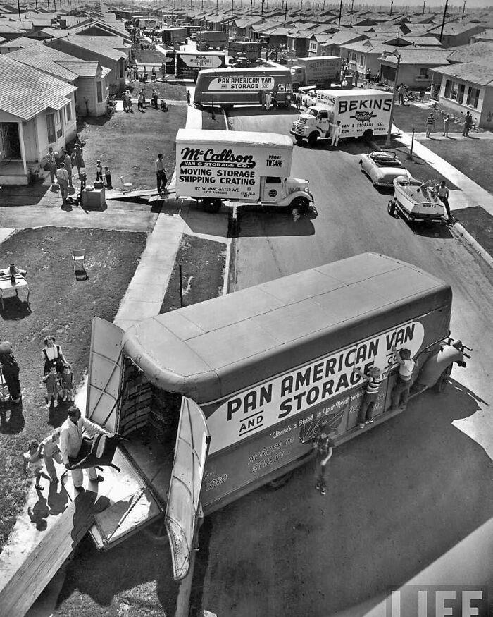 Snapshots Of Another Time: 44 Important Historical Images With More To Say