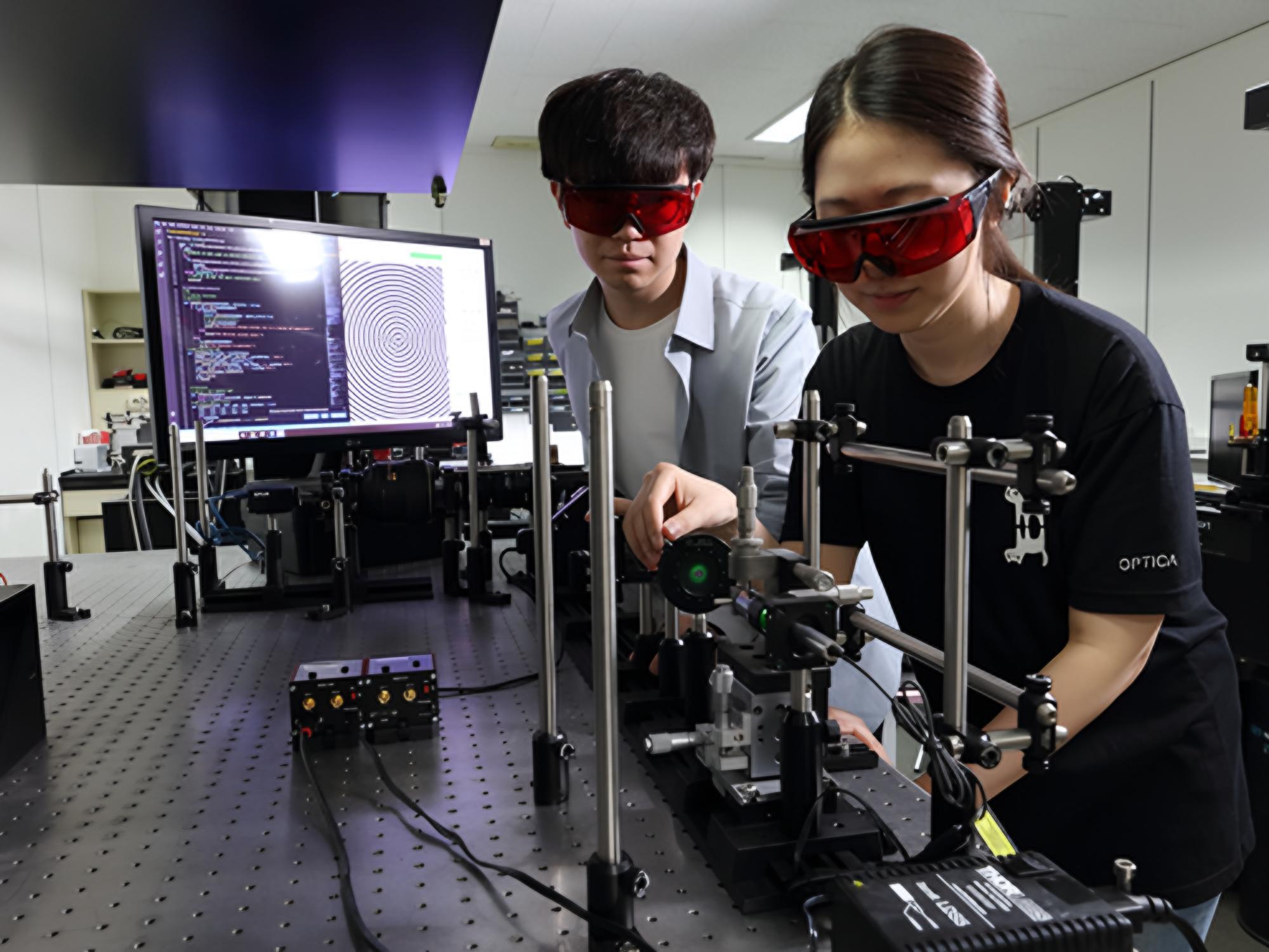 Seoul researchers design programmable photonic chip that rewrites optical delay on the fly