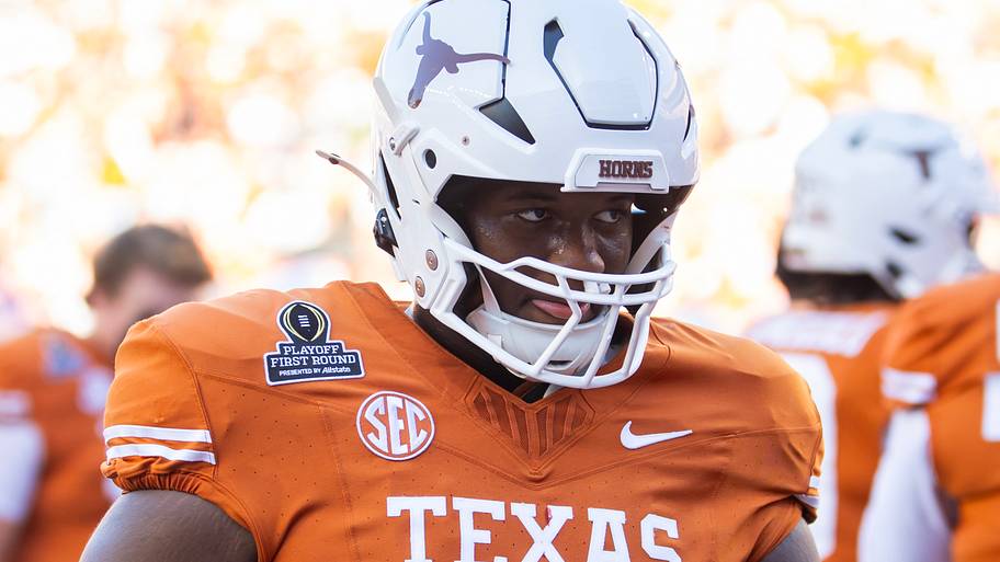 Texas Longhorns offensive lineman Nate Kibble (70) against the Clemson Tigers