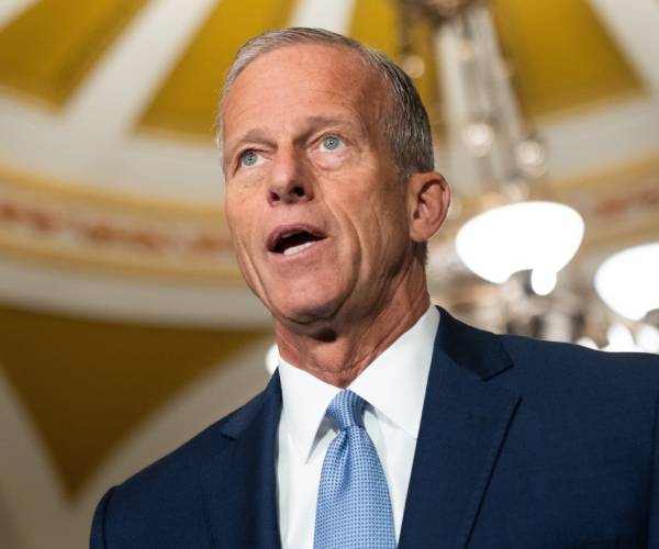 Senate crypto bill would bar officials' tokens