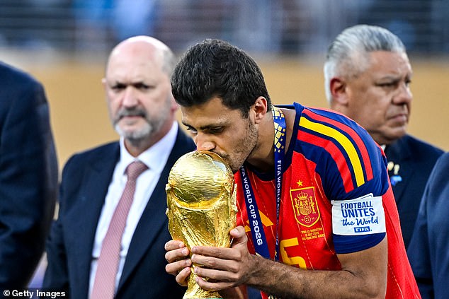 Rodri is waiting for Real Madrid president Florentino Perez to give the green light to his return to Spain