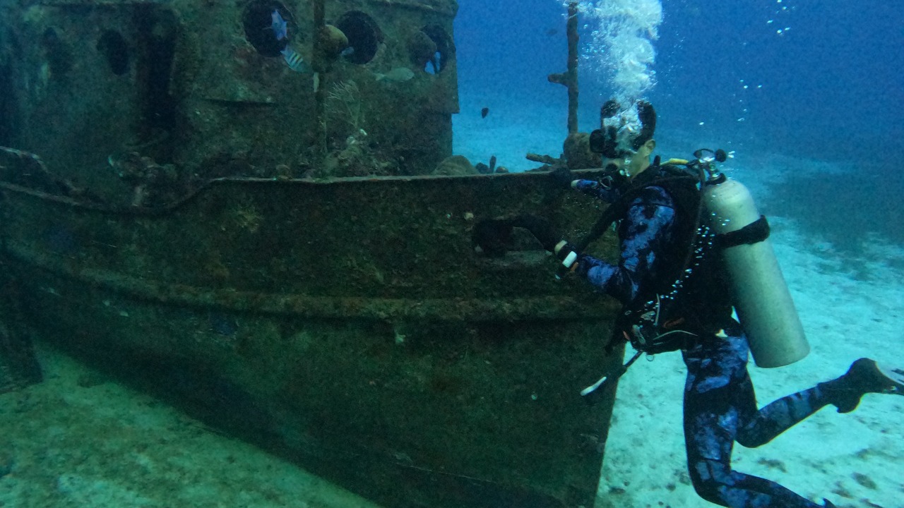 Divers pulled a rare silver bar from a legendary wreck that had guarded it for centuries