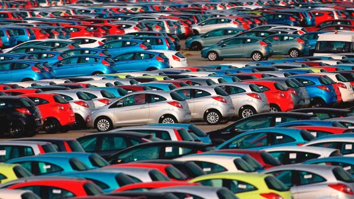 Why some cars sit on dealer lots for months: The models buyers keep avoiding