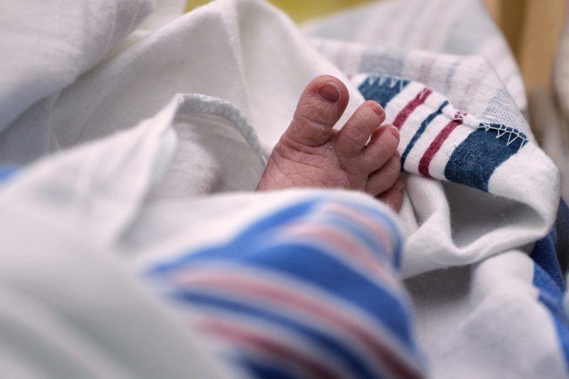 911 dispatcher helps caller deliver baby