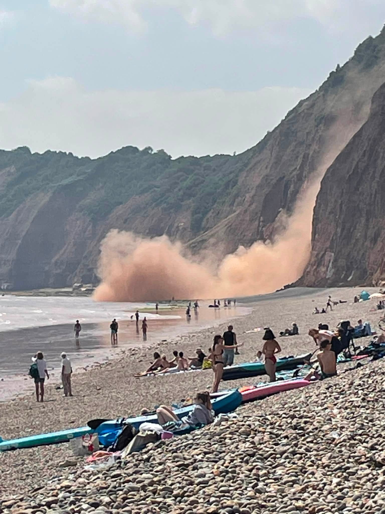 Cliff collapse near home on edge of cliff days before failed sale