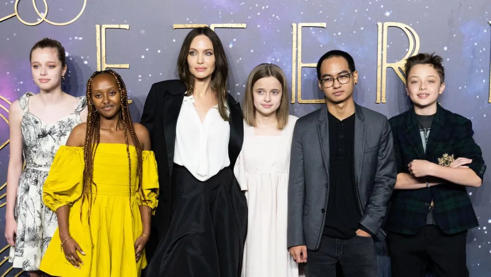 How many biological kids do Angelina Jolie & ex Brad Pitt have?