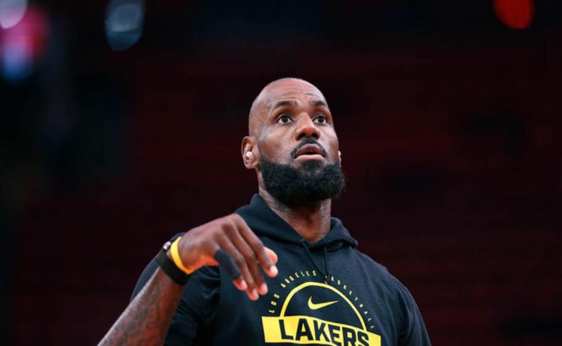 Could LeBron James Warriors Plan Lead to a Surprise Big-Man Signing?