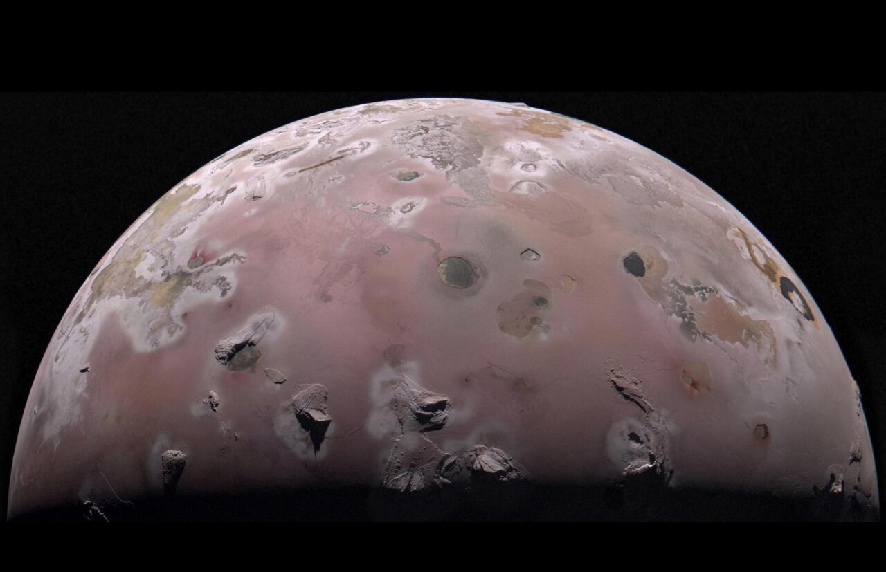 Juno takes temperature of Jupiter's fiery moon Io