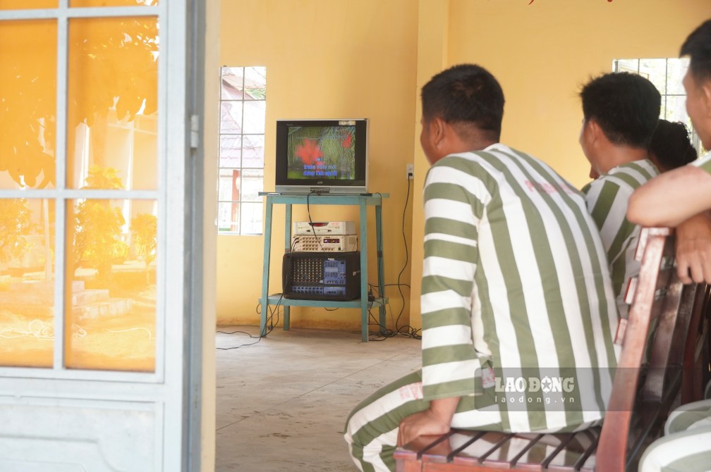 Quy định rõ các hành vi bị nghiêm cấm tại cơ sở giam giữ và nơi cư trú
