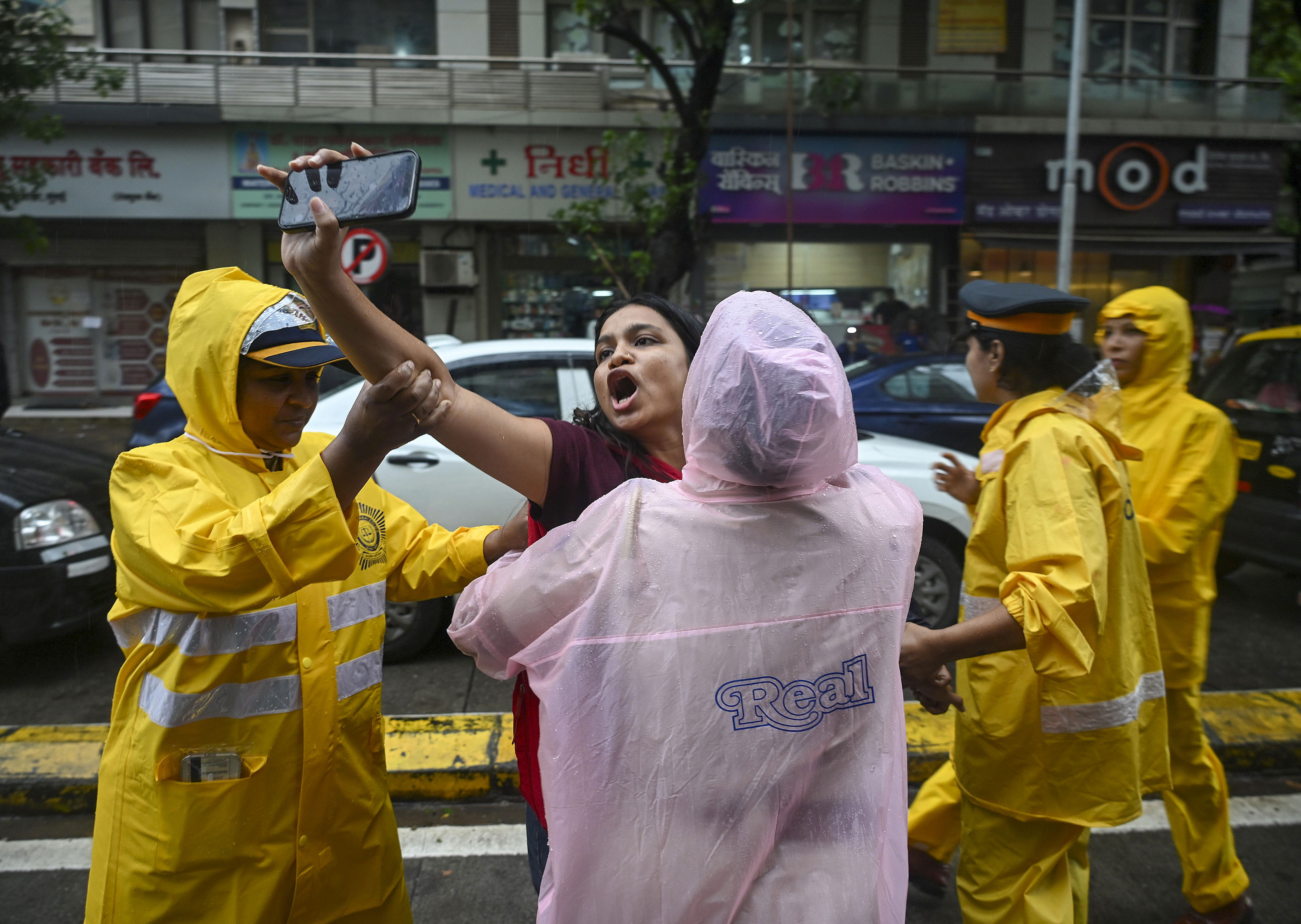 Mumbai cops register 13 FIRs in five days for staging protests without permission; 400 booked