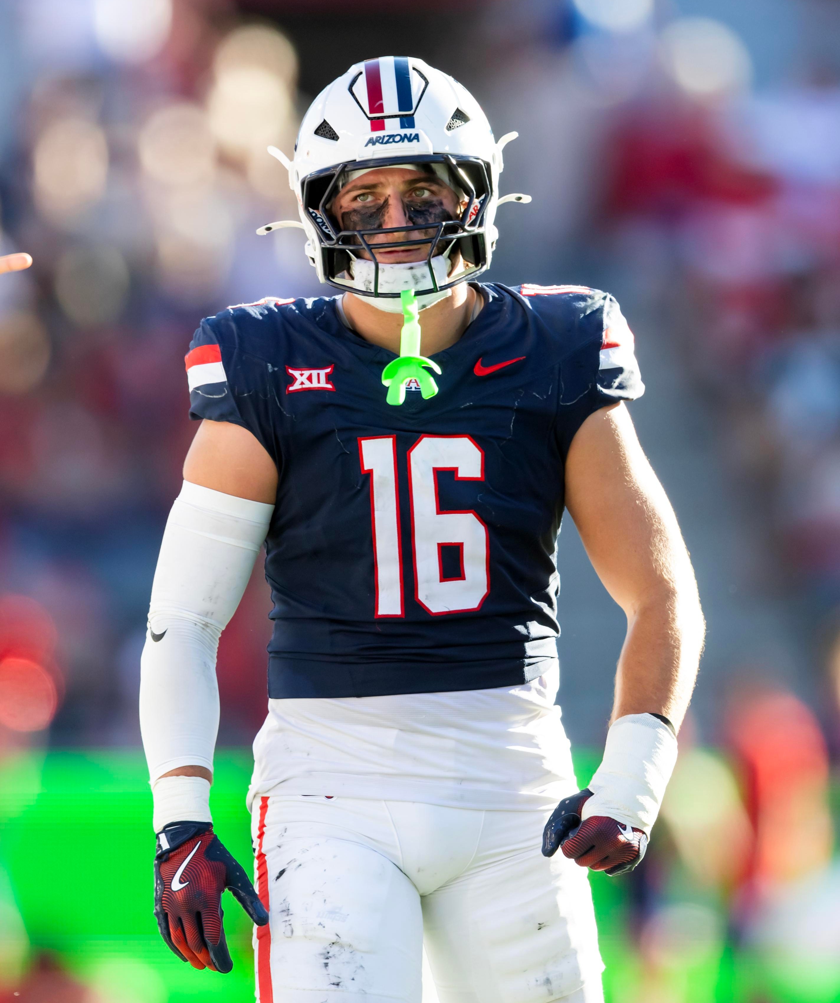 Patriots sign tight end, linebacker ahead of training camp