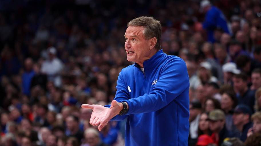 College hoops analyst predicts Kansas sophomore to flourish next season