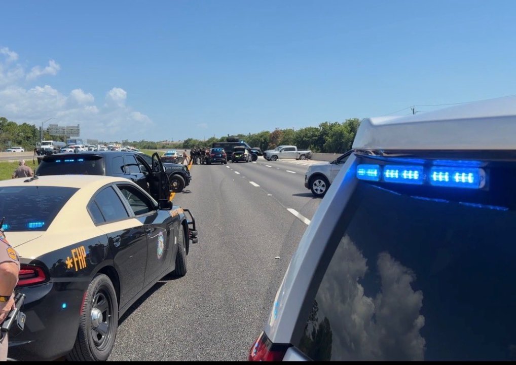 St. Pete city employee, mom of 4, killed in shooting; suspect in standoff on I-75