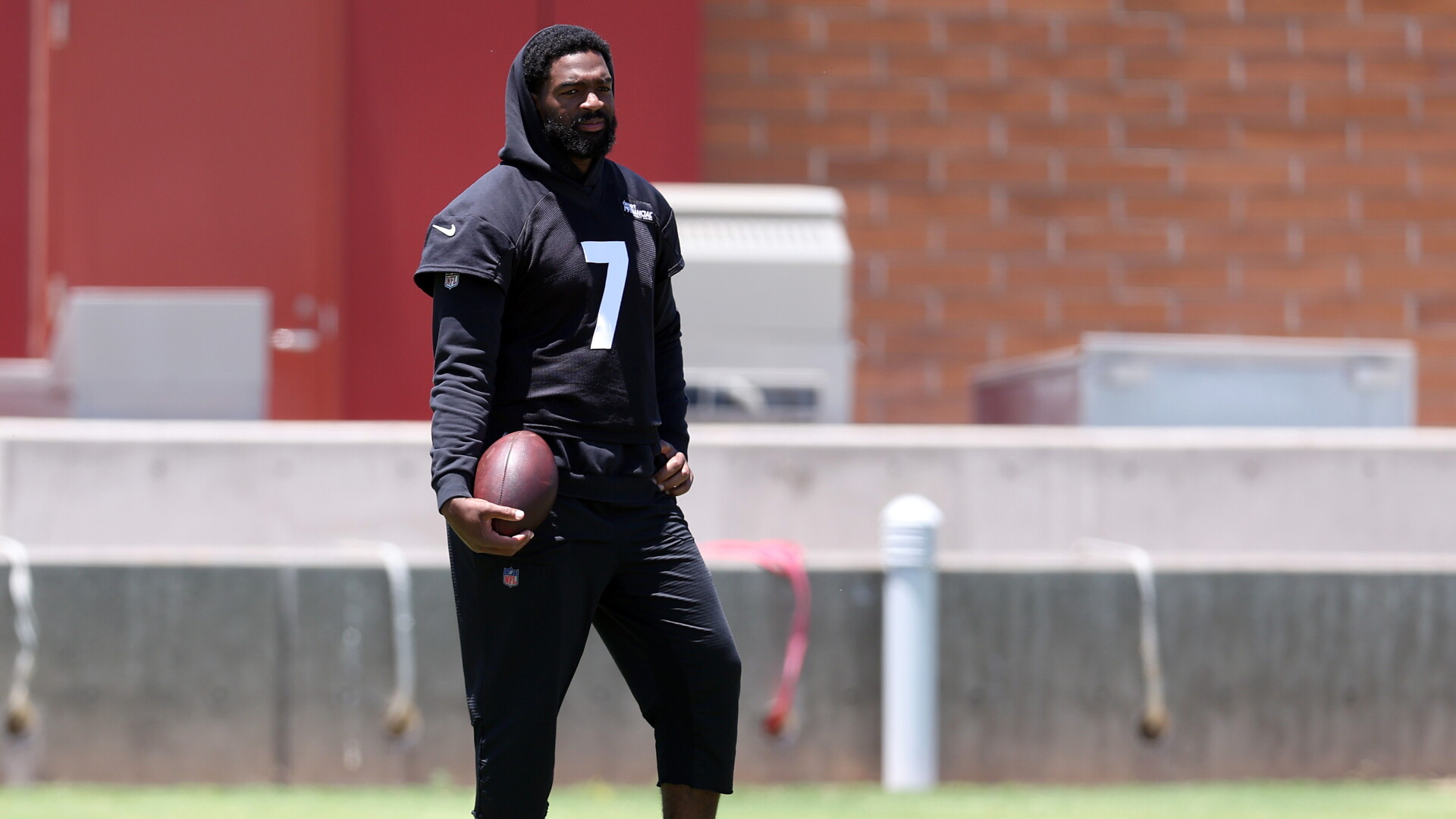 Jacoby Brissett reports to Cardinals training camp