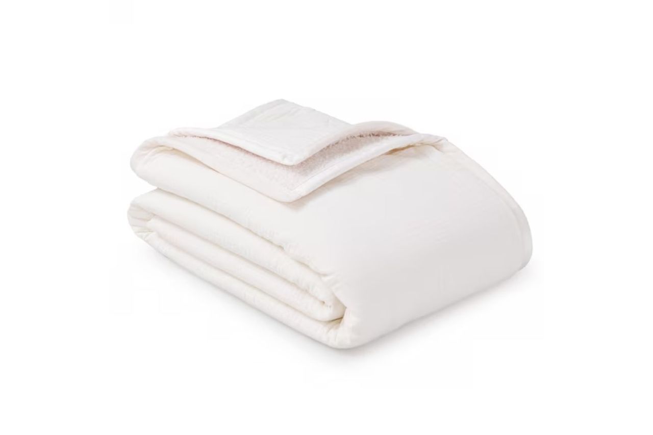 Folded reversible gauze knit blanket with a simple texture