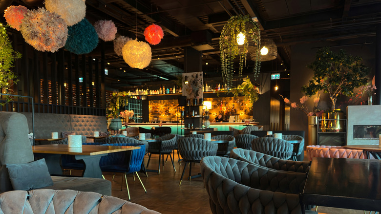 The subtle cues that reveal a restaurant is well-run — or a disaster