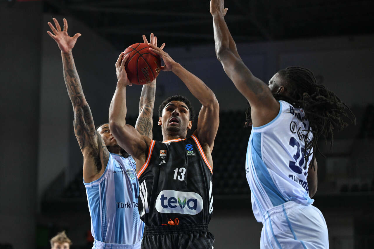 Edwardsville graduate Mark Smith signs to return to Japan basketball
