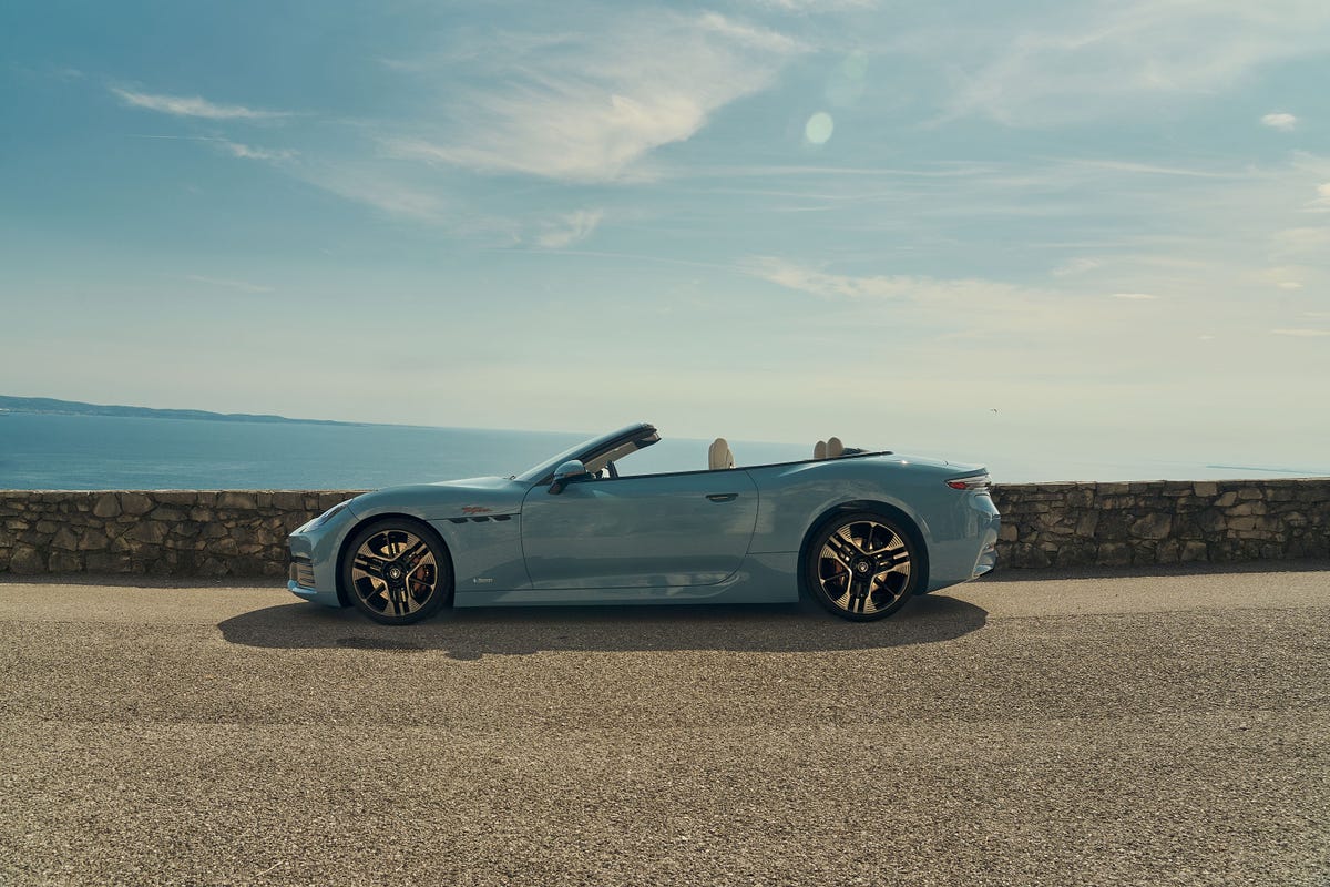 View Exterior Photos of the 2027 Maserati GranCabrio Folgore