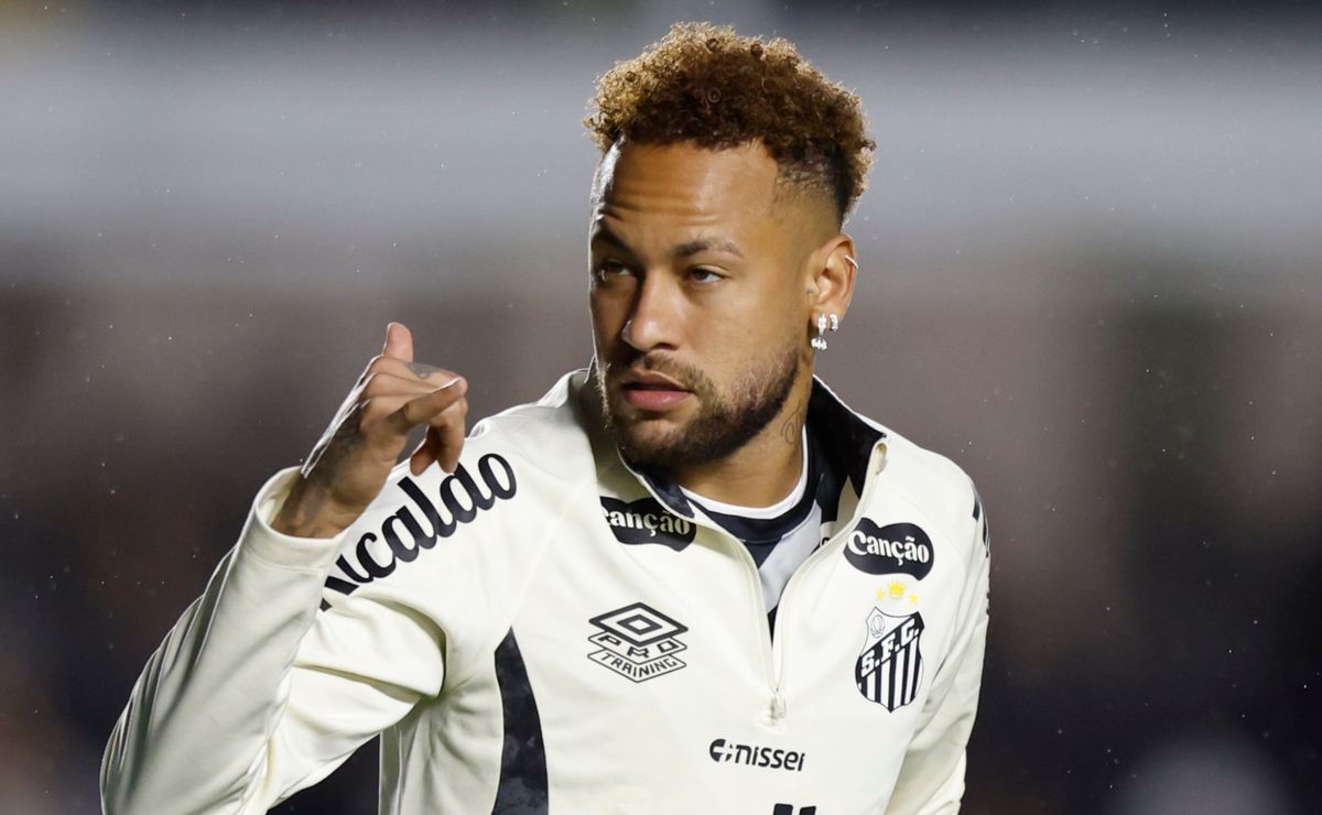 Neymar set to return to Santos’ next game after World Cup while attending poker tournament