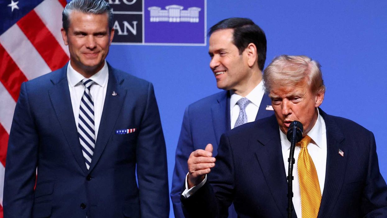 Marco Rubio befuddles with little laugh during Trump press event