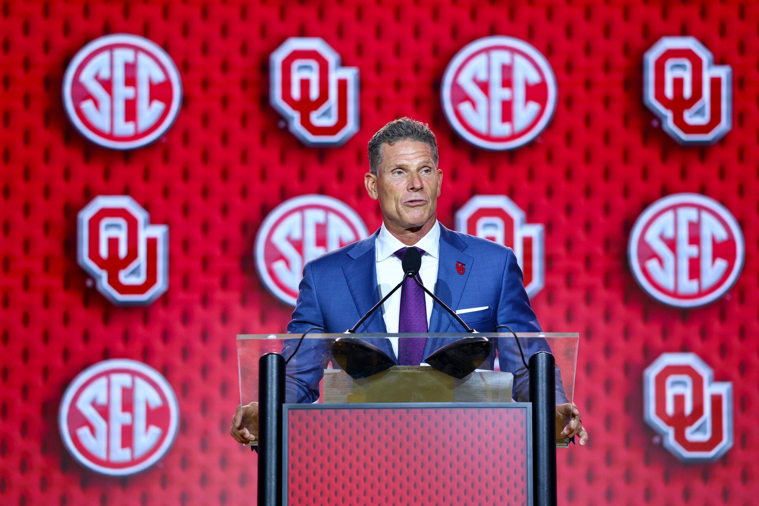 Oklahoma Sooners head coach Brent Venables received some intense praise from another SEC coach at SEC Media Days