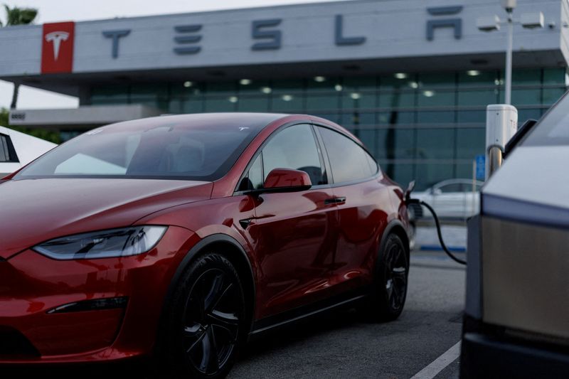 Tesla posts cash burn as spending on AI and robotaxis surges