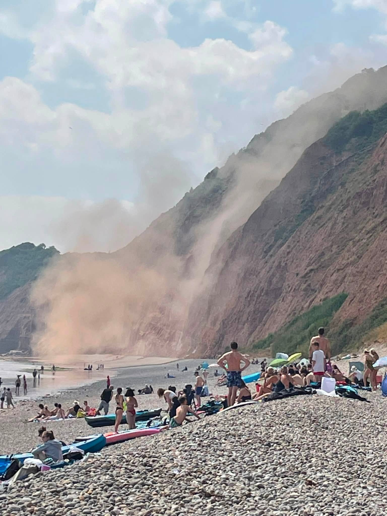 Cliff collapse near home on edge of cliff days before failed sale