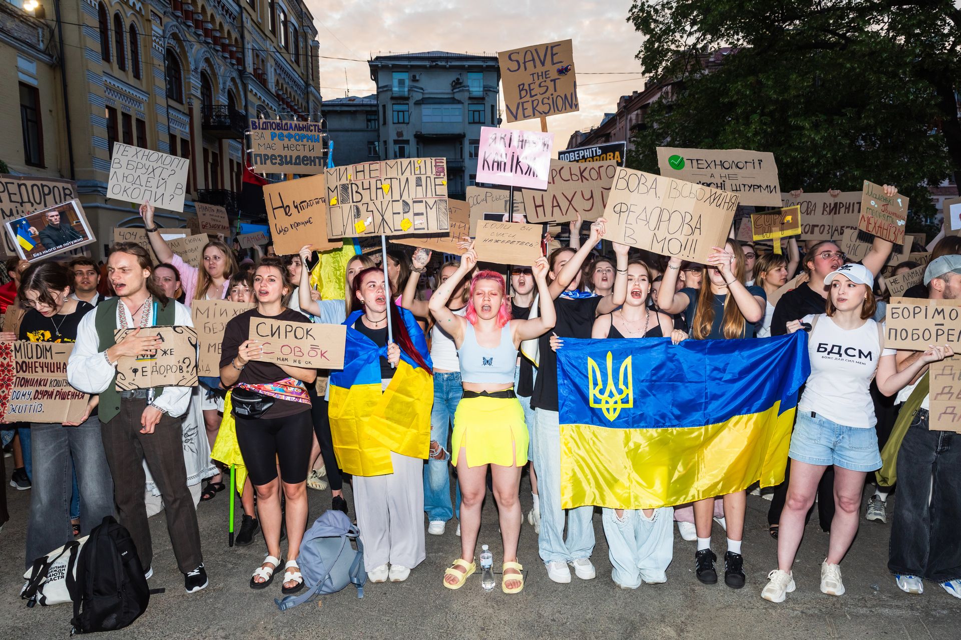 Ukraine war latest: Despite change in military leadership, protesters continue calls to reinstate former defense minister Fedorov