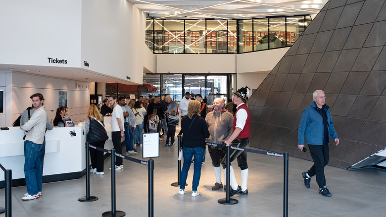 Rick Steves Shares His Best Secret To Avoiding Crowds While Exploring European Museums