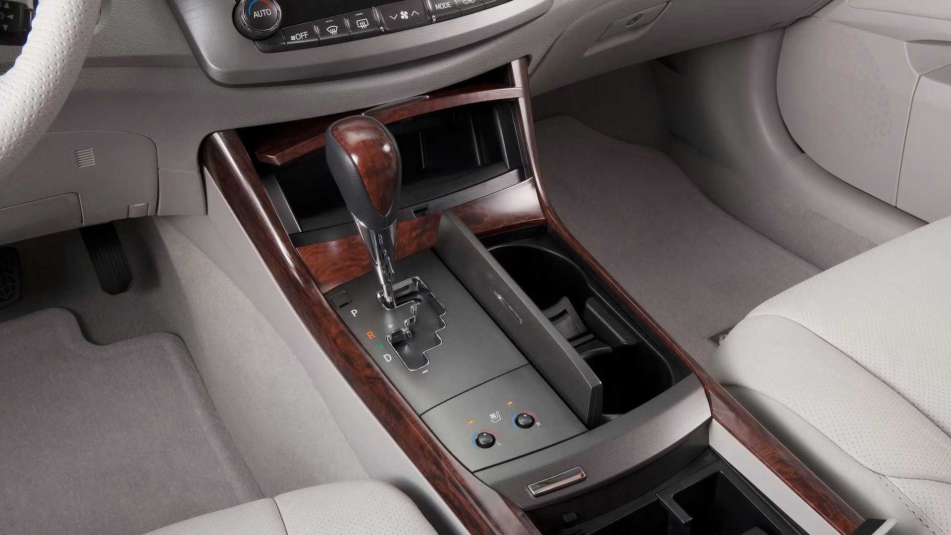 2012 Toyota Avalon interior shot showing console