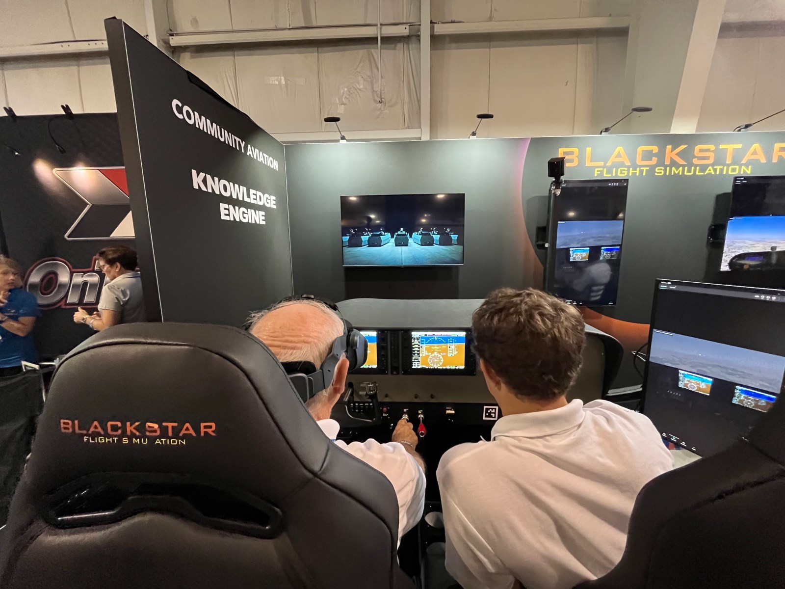 Photos from Oshkosh: Blackstar flight simulator