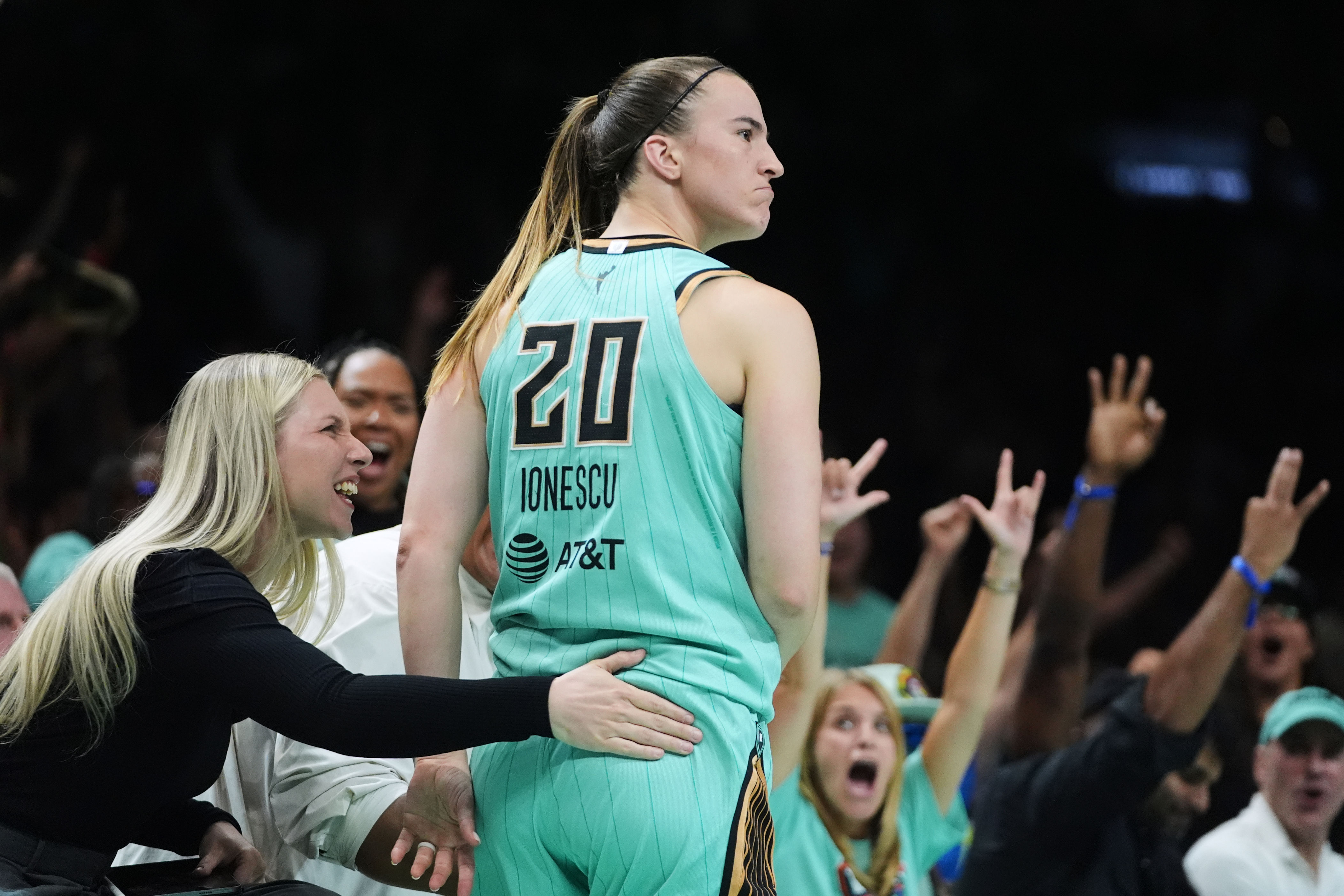 Ionescu scores 29 points, 9 in the last minute, to rally the Liberty to ...