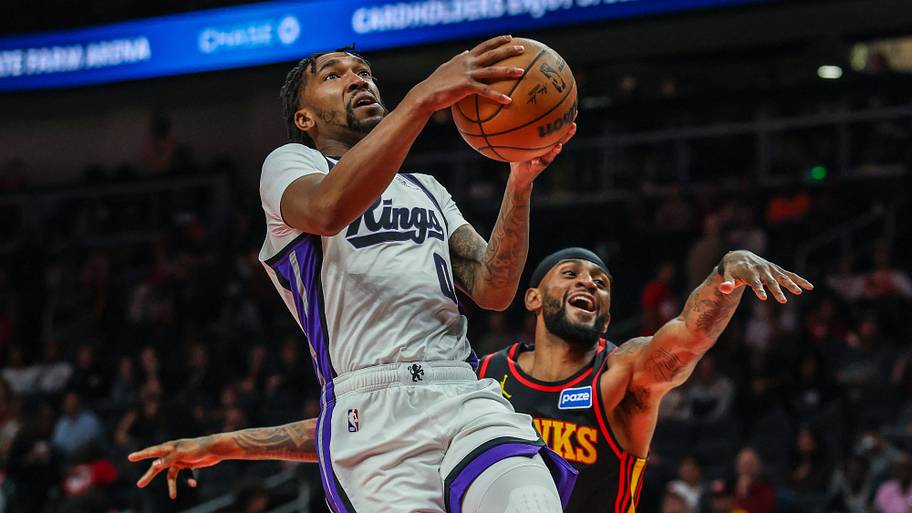 Sacramento Kings guard Malik Monk (0) shoots the ball against Atlanta Hawks guard Nickeil Alexander-Walker (7)