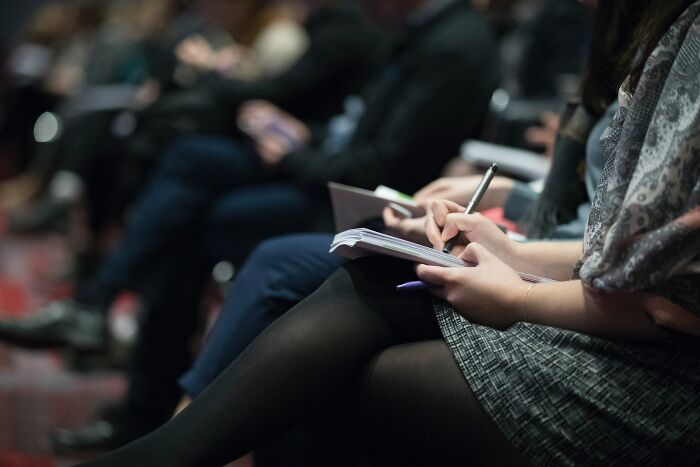Wealth In The Details: 30 People Are Sharing Small Things That Give Away Someone Has Money