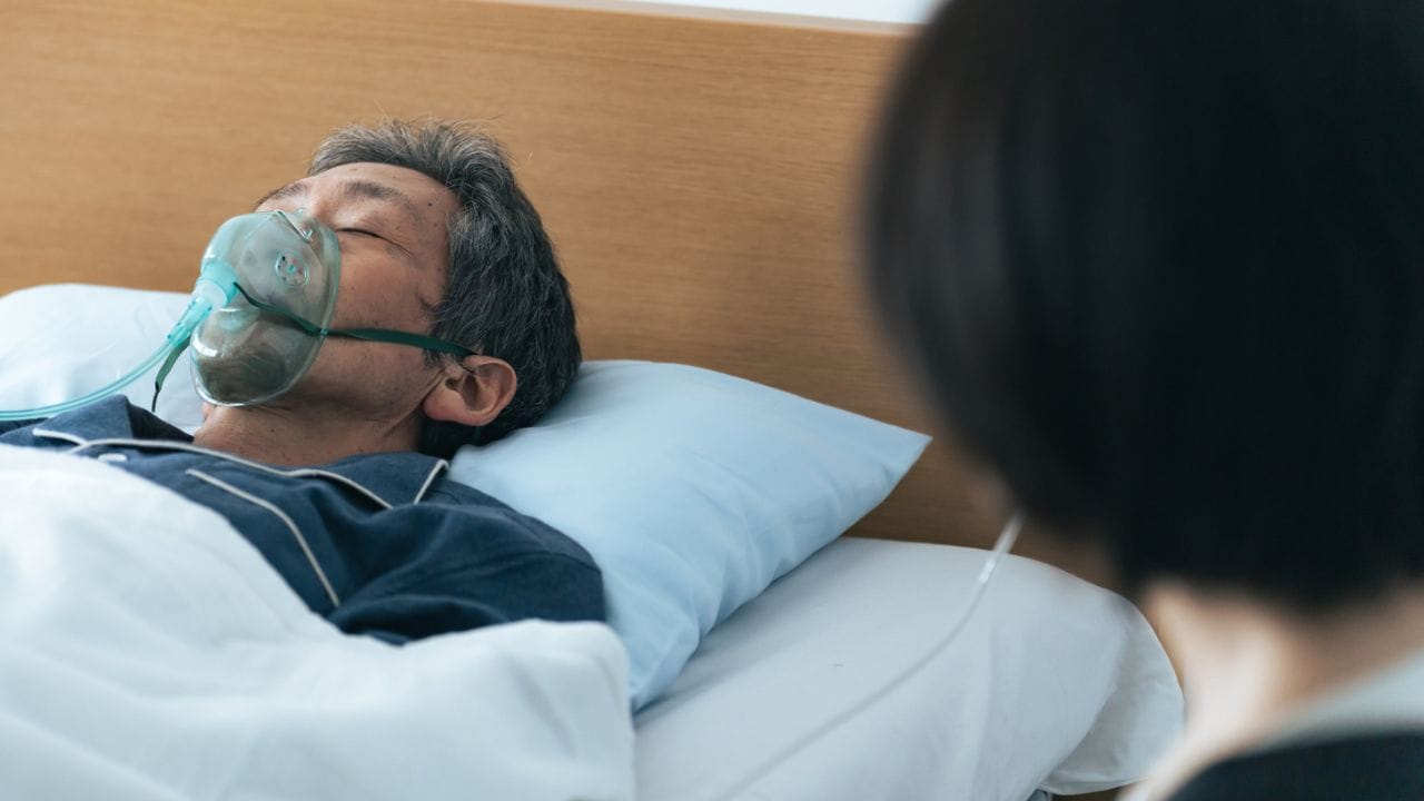 「頭が真っ白に…」資産1.5億円・79歳夫が今際の際に“信じられない告白”。看取った74歳妻が病院を飛び出し、役所に直行したワケ【弁護士が解説】