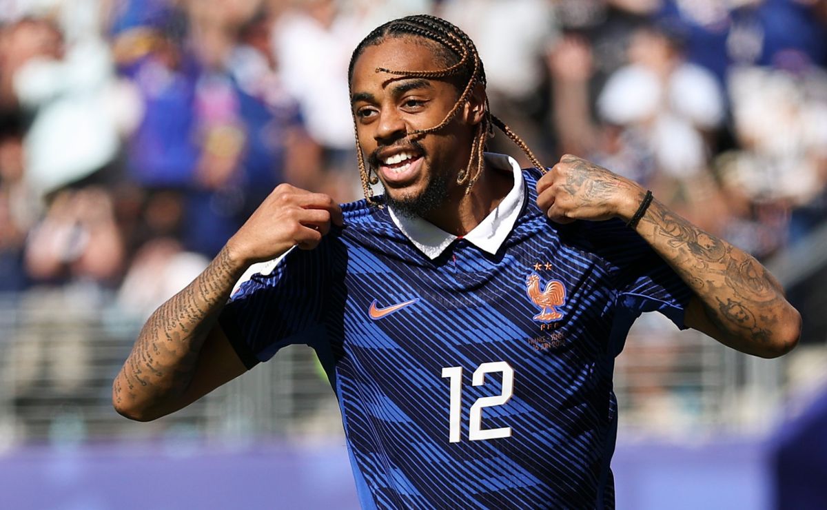 Bradley Barcola wanted by two Premier League clubs amid Yan Diomande to PSG rumors