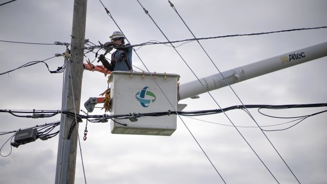 As electric bills rise, Florida officials move toward 30 more years with Duke Energy