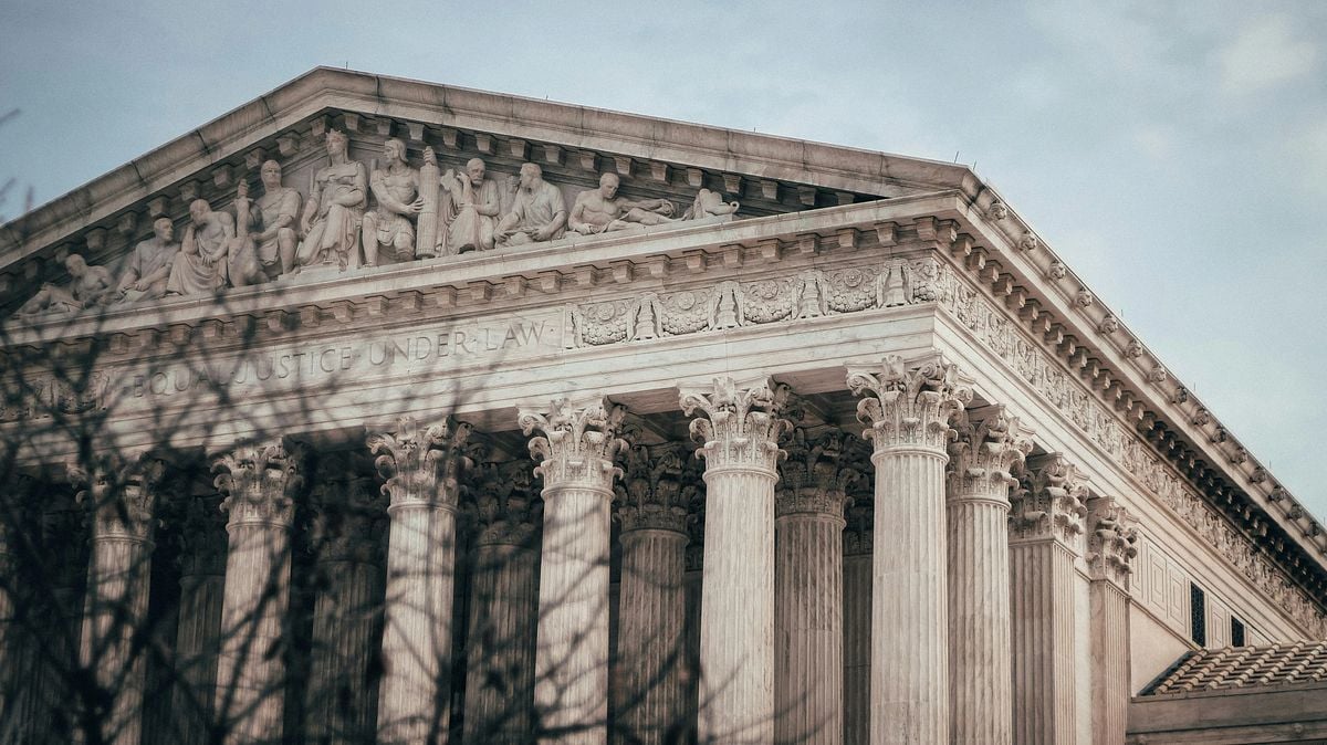 Proposal would term-limit Supreme Court justices without amendment