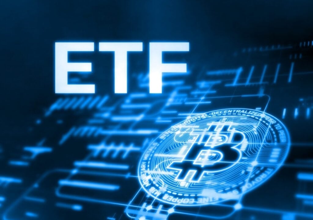 Quick spark: Bitcoin ETFs see $900 million weekly inflows as IBIT extends hot streak