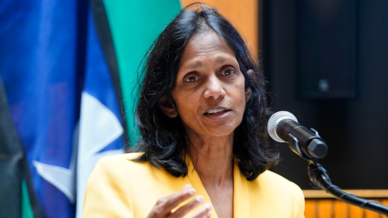 Macquarie chief to walk away with hundreds of millions